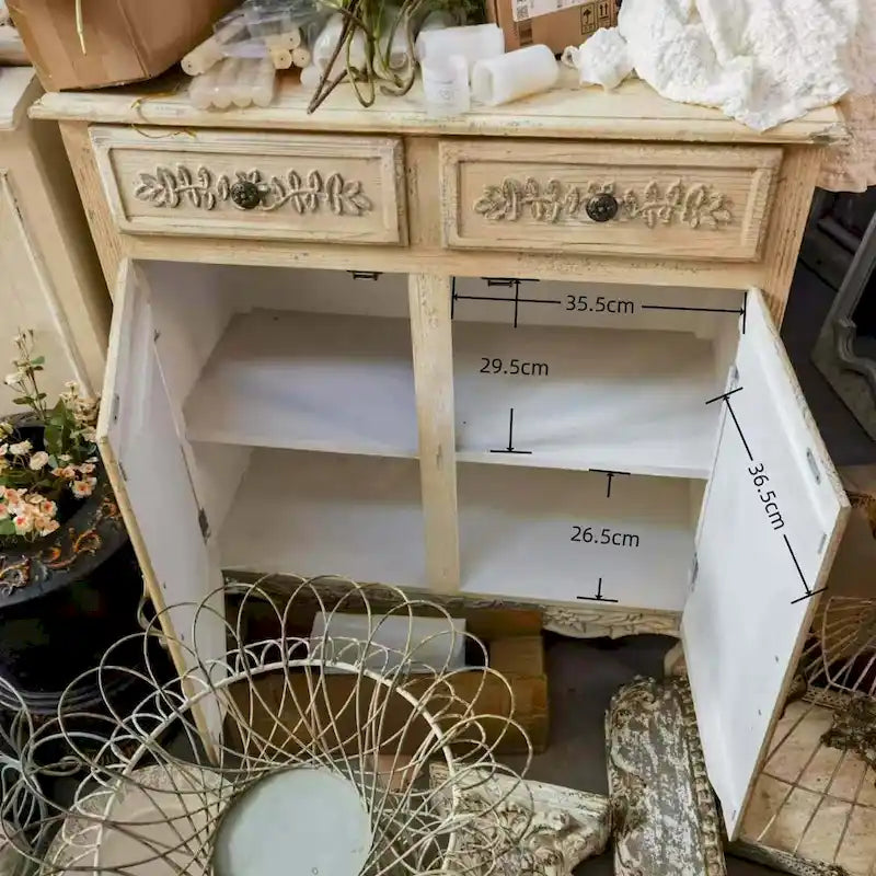 Armoires en bois sculpté