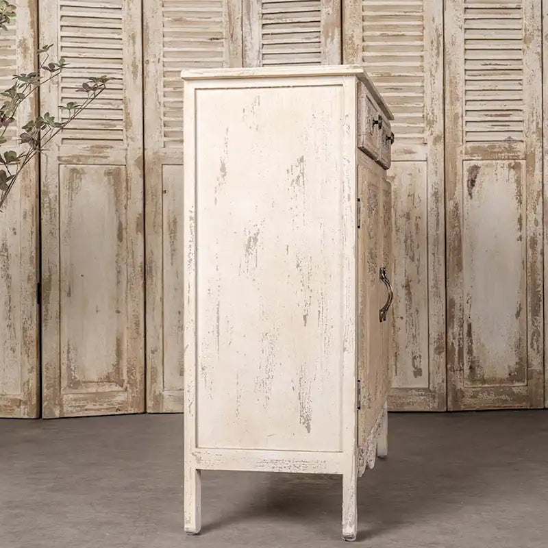 Armoires en bois sculpté