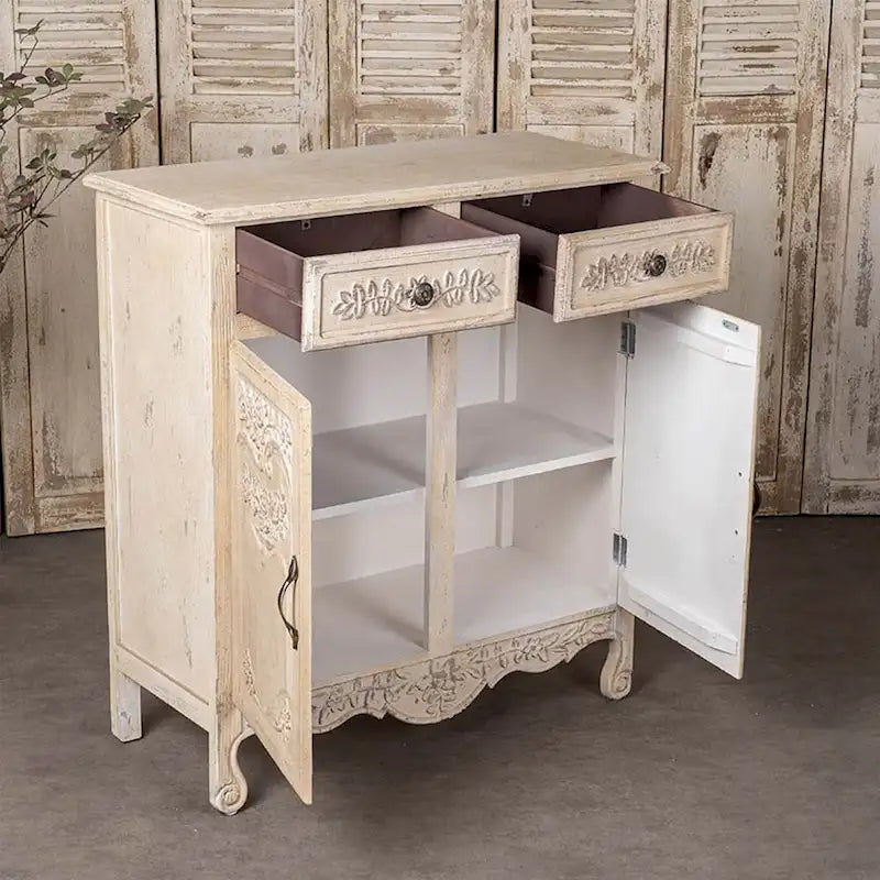 Armoires en bois sculpté