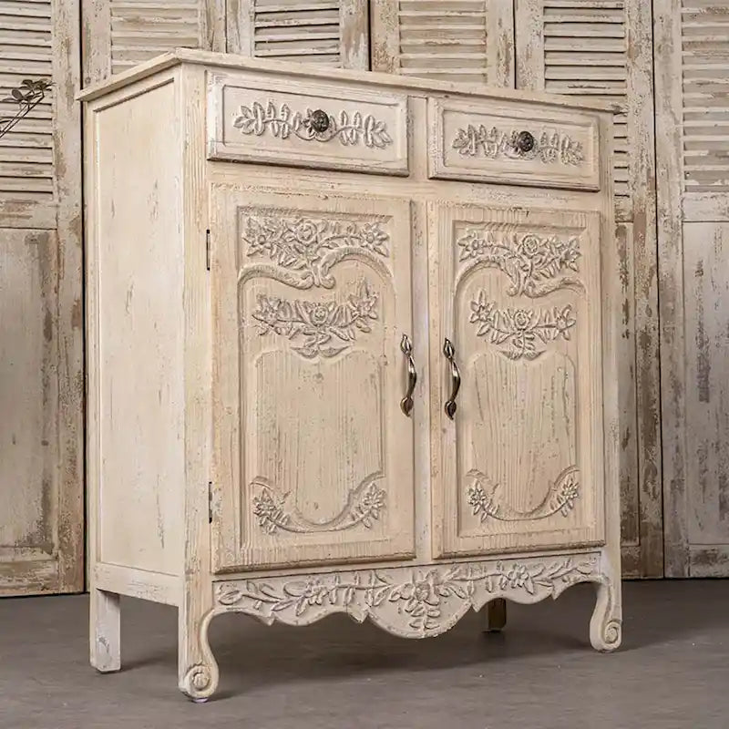 Armoires en bois sculpté